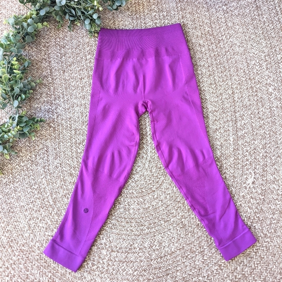 Lululemon Zone In Crop-  Size 4 or 6 - *flaws* - Picture 8 of 16